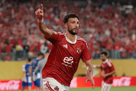 الأهلي يكشف تفاصيل عروض ضم وسام أبو علي.. ويغلق ملف بيعه